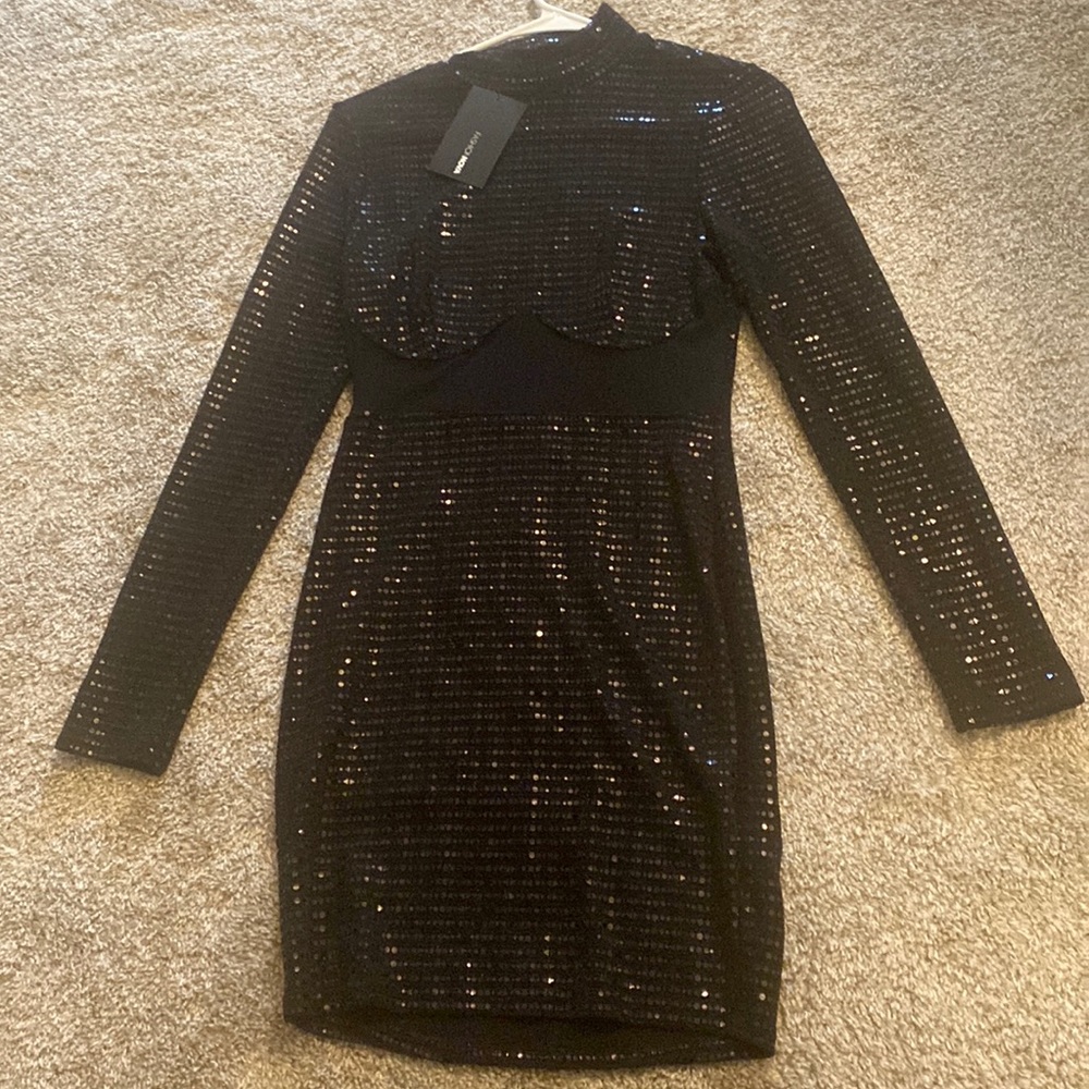 Sequin midi dress with mesh around the stomach